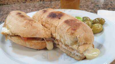 Bar Petit - Mercado Del Olivar