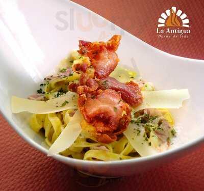 La Antigua Horno De Leña