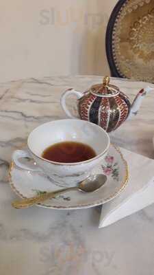 La Marquise Decadente