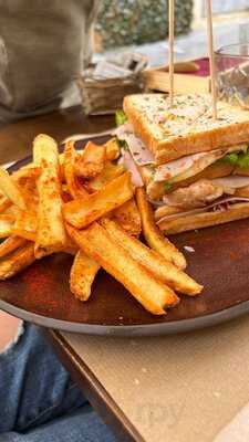 Dodo's Mediterrasian Restaurant