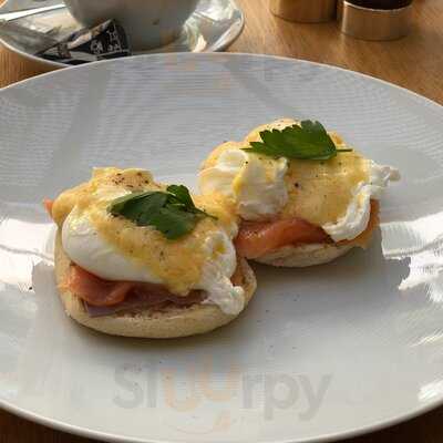 Mhouse Café Bistró - Tapas & Cocktails