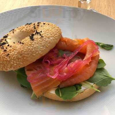 Mhouse Café Bistró - Tapas & Cocktails