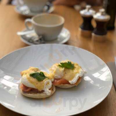 Mhouse Café Bistró - Tapas & Cocktails