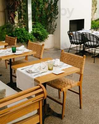 Mhouse Café Bistró - Tapas & Cocktails