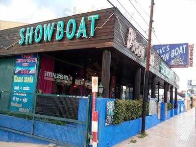 Levis Showboat