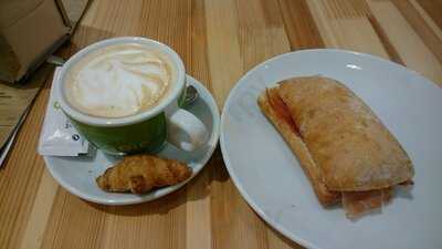 La Marti - Cafeteria Restaurant