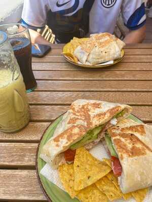 Flo’s Healthy Food And Bar