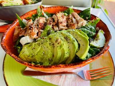 Flo’s Healthy Food And Bar