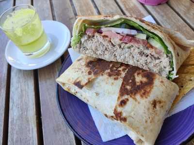 Flo’s Healthy Food And Bar