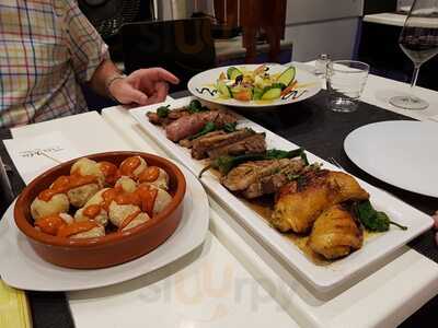 Trés Jolie Leon Y Castillo