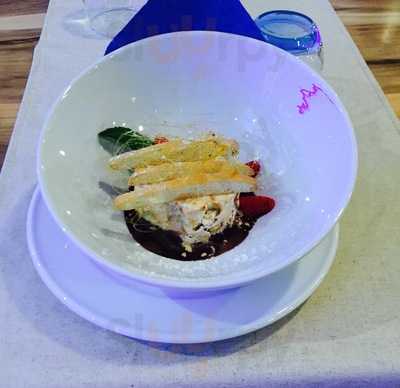 Capri Moon La Restaurant