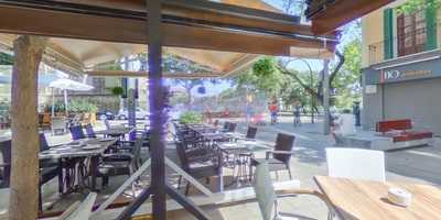 Capri Moon La Restaurant