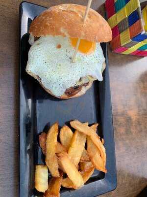 Tastum Hamburgueseria