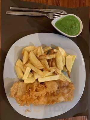 Four Candles Family Pub