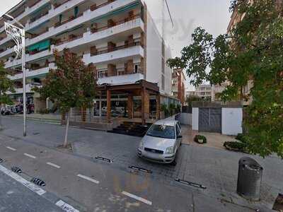 Roxys Restaurant - Photo 8