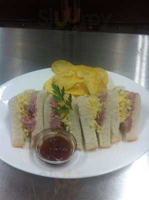 Maguires Irish Bar & Restaurant