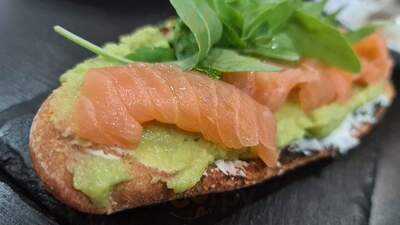 Mia Mucho Mas Que Cafe