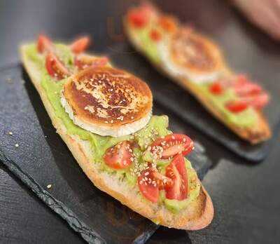 Mia Mucho Mas Que Cafe