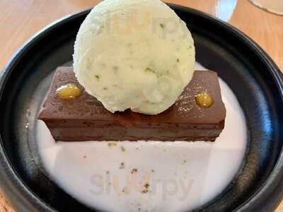 Saranna Café & Gastro Bar