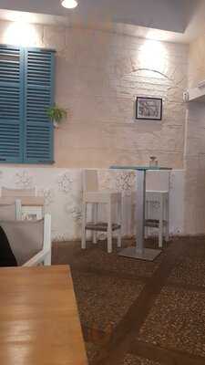 Saranna Café & Gastro Bar