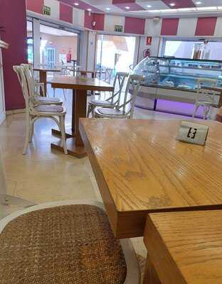 Heladeria Pasteleria La Barca