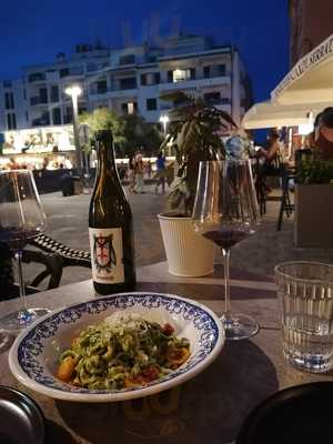 Vinilo Wine Bar & Cocktails