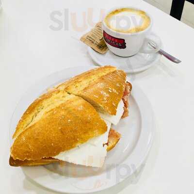 La Madera - Panadería Y Pastelería Artesanal