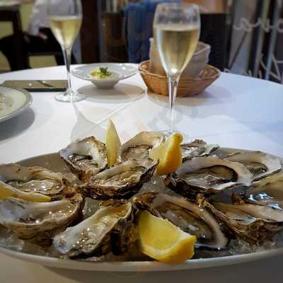 De Claire Oyster Bar