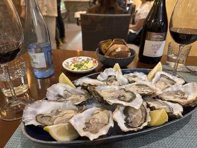 De Claire Oyster Bar