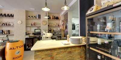 De Claire Oyster Bar