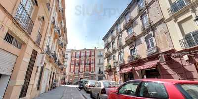 De Claire Oyster Bar