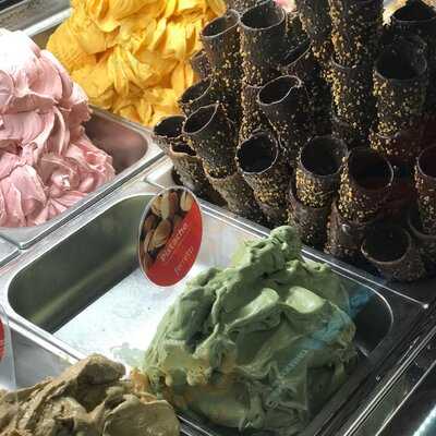 Ferretti Gelato E Caffe