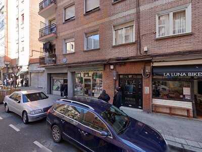 La Luna Bikes & Caffe