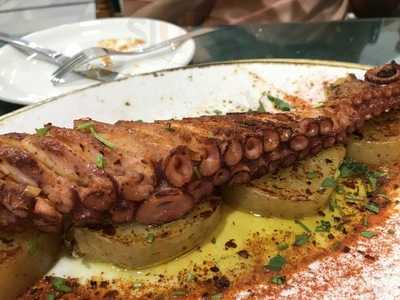 Entre Dos Hermandades