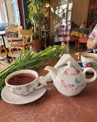 Florentine Salon De Te