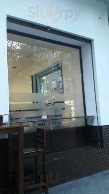 Entre Tapas Y Algo Mas