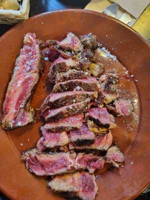 Entre Tapas Y Algo Mas