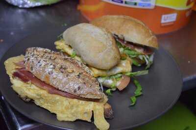 Cafetería Piscolabis La Planchita