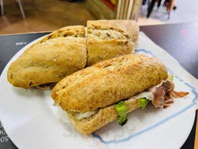 Cafetería Piscolabis La Planchita