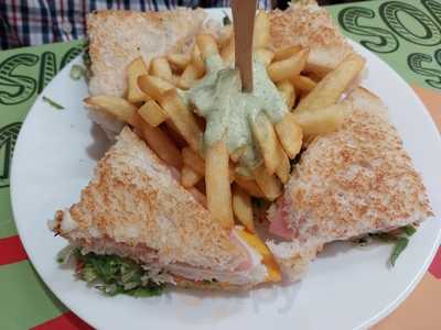 Cafetería Piscolabis La Planchita