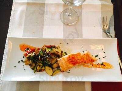 Momo Cafe & Restaurante