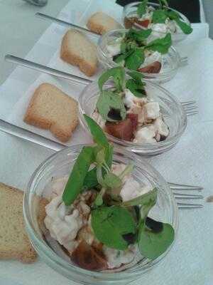 Momo Cafe & Restaurante