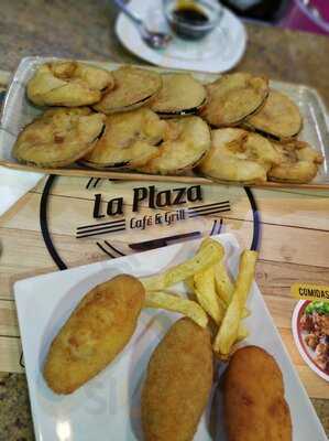 La Plaza Café & Grill