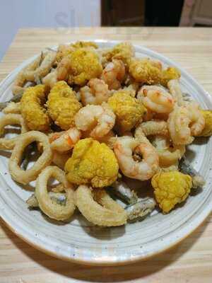 La Plaza Café & Grill