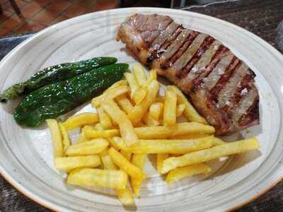 La Plaza Café & Grill