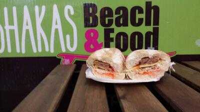 Shakas Beach&food