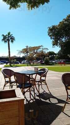 Charles's Gastrobar Teatinos