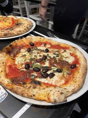 Sports Bar Italian Food - C. Ample