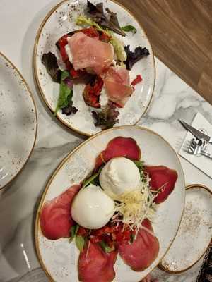 Sports Bar Italian Food - C. Ample