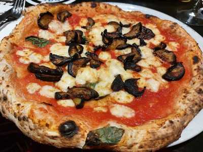 Sports Bar Italian Food - C. Ample